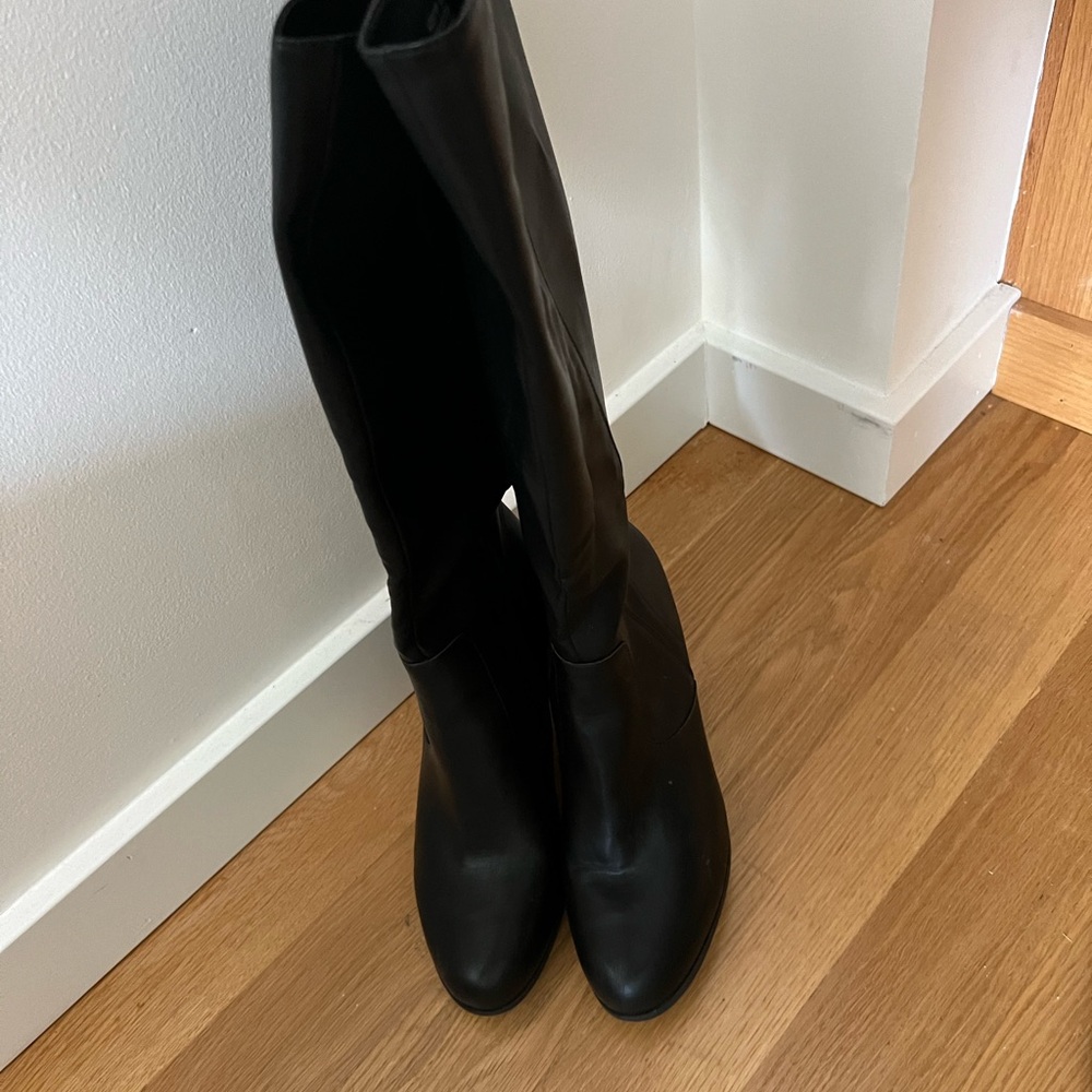 Chic Black Knee High Heeled Leather Boots for Women - Picture 2 of 3